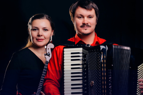 Музыка под куполом звёзд. Сергей Фукалов, Анна Баранкова (аккордеон, домра)