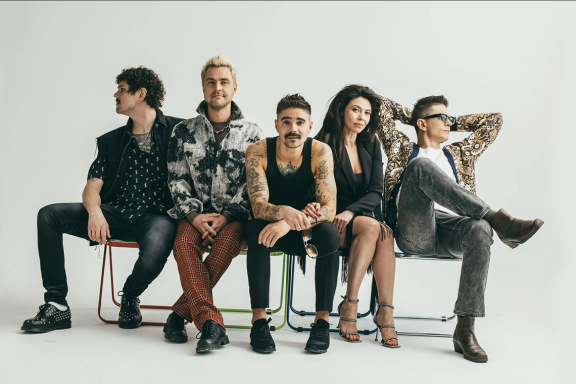 Th&iecy; Hatters &lpar;&SHcy;&lcy;&yacy;&pcy;&ncy;&icy;&kcy;&icy;&rpar;