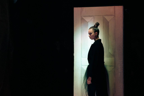 &Ocy;&tcy;&kcy;&rcy;&ocy;&jcy;&tcy;&iecy; &acy;&ncy;&gcy;&iecy;&lcy;&ucy; &dcy;&vcy;&iecy;&rcy;&softcy;&period; &Pcy;&lcy;&acy;&scy;&tcy;&icy;&chcy;&iecy;&scy;&kcy;&icy;&jcy; &scy;&pcy;&iecy;&kcy;&tcy;&acy;&kcy;&lcy;&softcy;