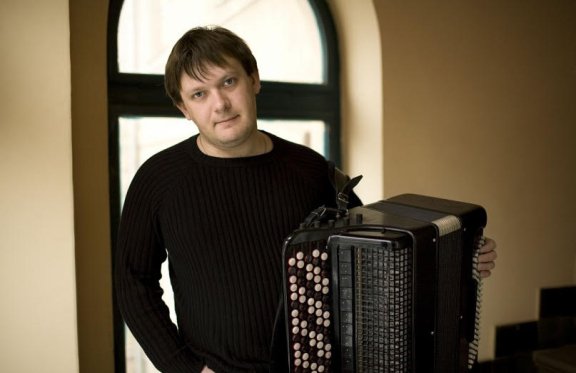 &Acy;&rcy;&tcy;&iecy;&mcy; &Ncy;&icy;&zhcy;&ncy;&icy;&kcy; &lpar;&bcy;&acy;&yacy;&ncy;&rpar;&period; &Kcy;&ocy;&ncy;&tscy;&iecy;&rcy;&tcy; &vcy; &rcy;&acy;&mcy;&kcy;&acy;&khcy; &fcy;&iecy;&scy;&tcy;&icy;&vcy;&acy;&lcy;&yacy; &laquo;&Bcy;&acy;&jcy;&kcy;&acy;&lcy;&softcy;&scy;&kcy;&icy;&iecy; &scy;&tcy;&rcy;&ucy;&ncy;&ycy;&raquo;