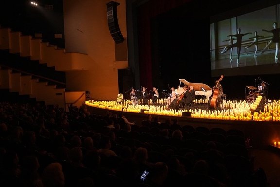 &Ocy;&rcy;&kcy;&iecy;&scy;&tcy;&rcy; &pcy;&rcy;&icy; &scy;&vcy;&iecy;&chcy;&acy;&khcy; &mdash; &Acy;&ucy;&rcy;&acy; &SHcy;&ocy;&ucy;&period;100 &lcy;&iecy;&tcy; &mcy;&ucy;&zcy;&ycy;&kcy;&icy; &vcy; &kcy;&icy;&ncy;&ocy;