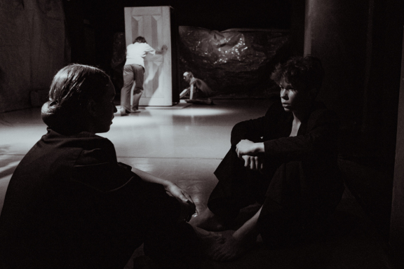 Откройте ангелу дверь